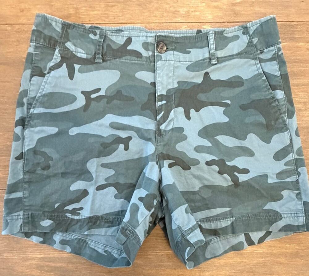 Gap Factory green Gray Camo Chino Shorts Women's Size 12 Short Cotton Casual
